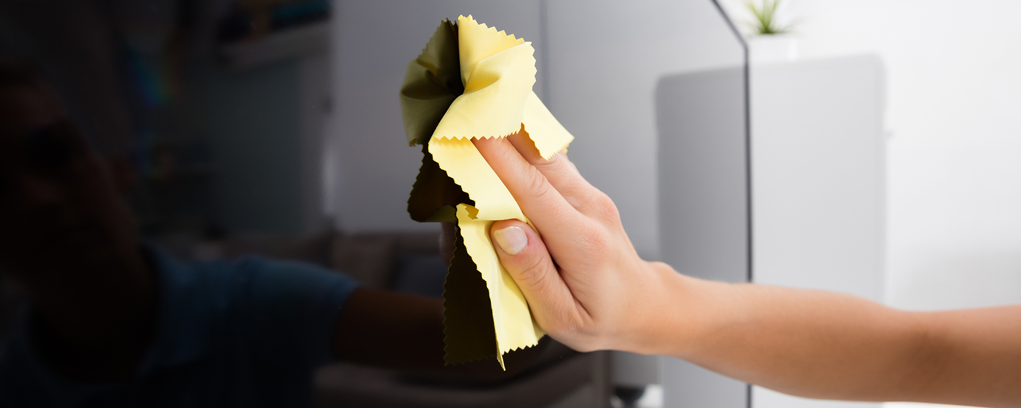 Cleaning LCD 2000X800 Image