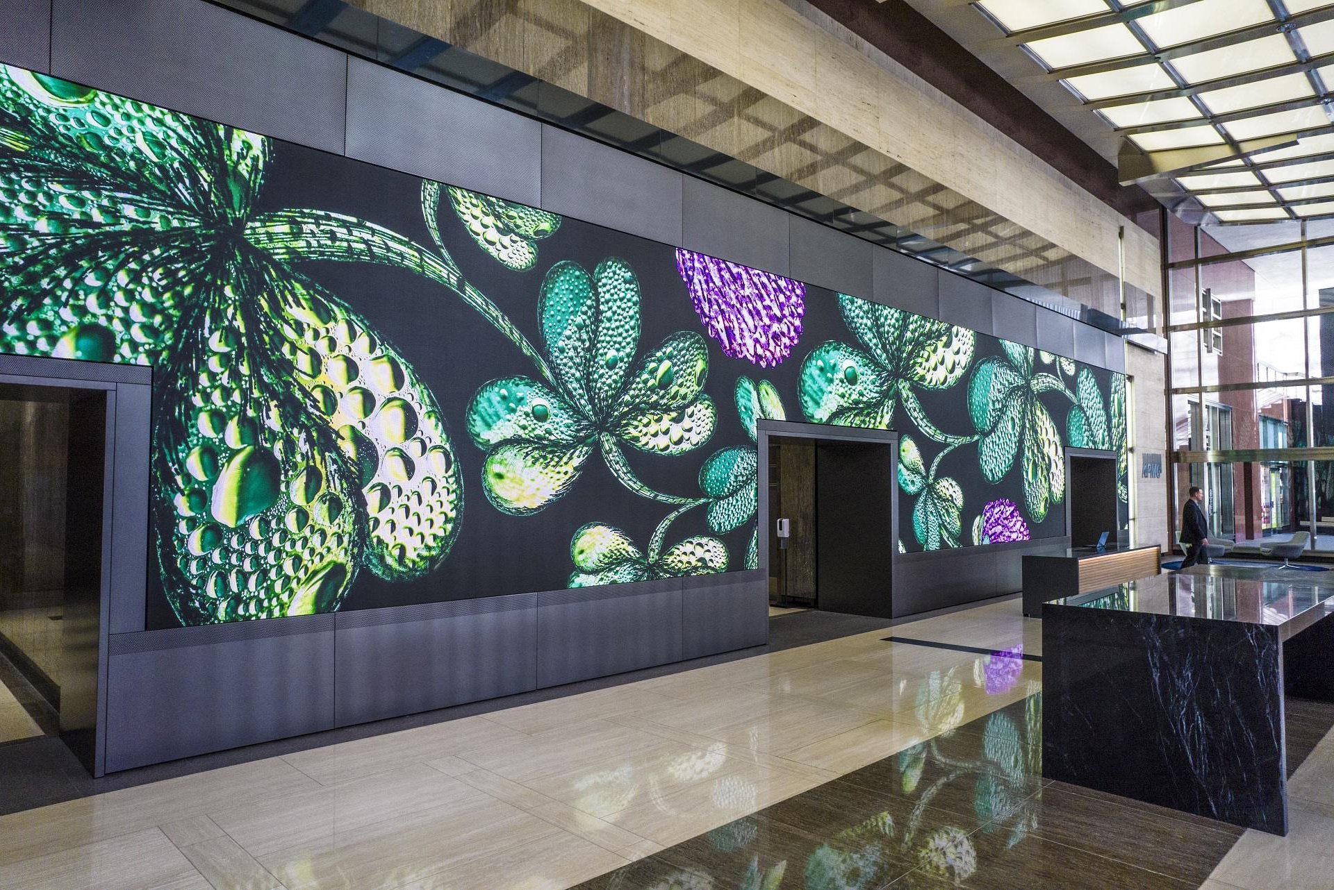 LCD & LED Digital Wall Displays & Signage Solutions | Planar